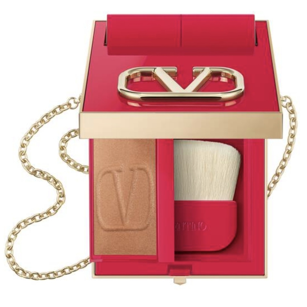 Valentino Go Clutch Matte Powder Bronzer in 04 Medium Deep
